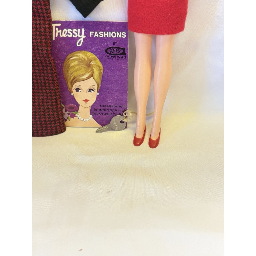American Character TRESSY Blonde Fashion Doll w/ Accessories & Fashions Book - Picture 5 of 11
